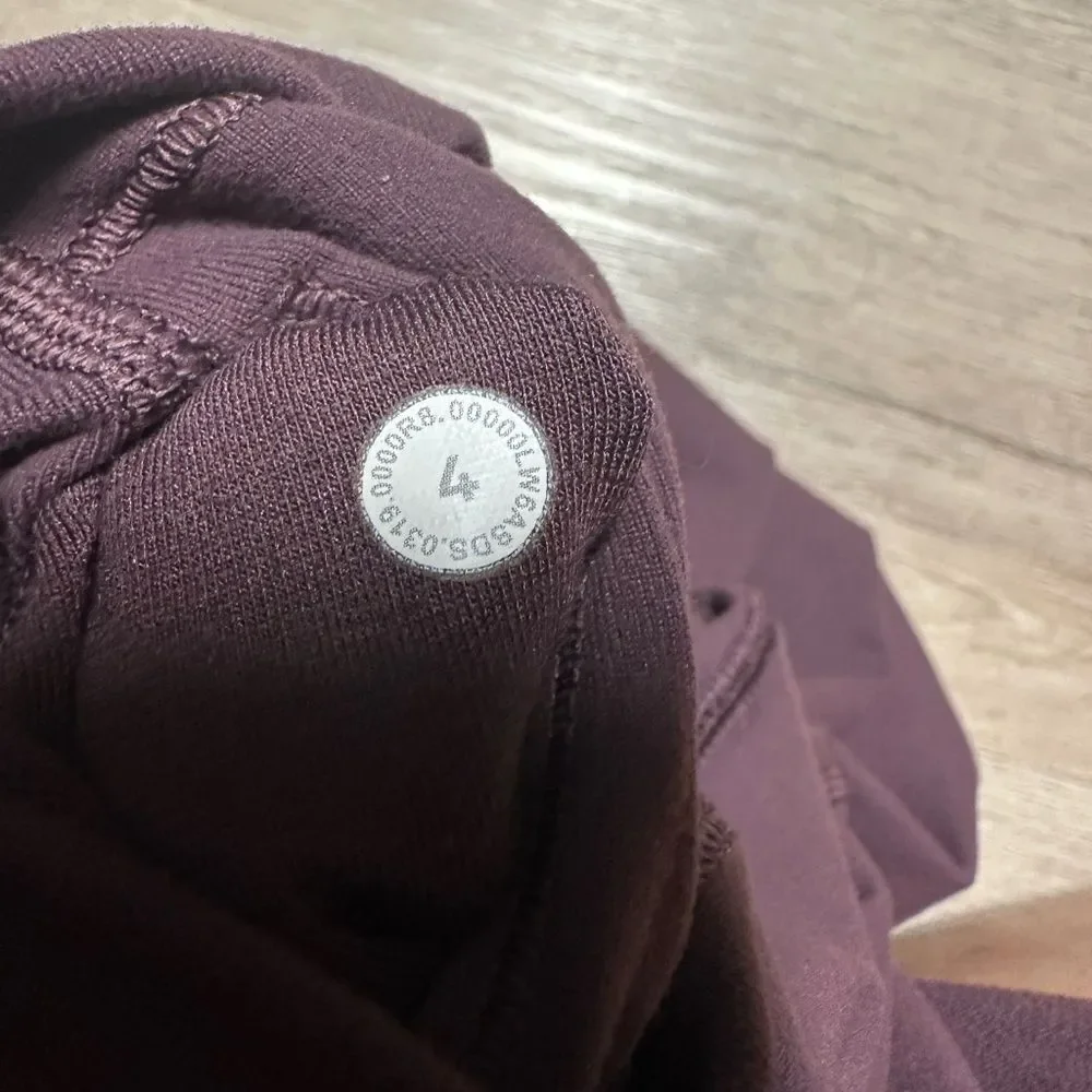 Lululemon Wunder Under Crop (Hi-Rise) 21"
Black Cherry - size 4 - Picture 4 of 4